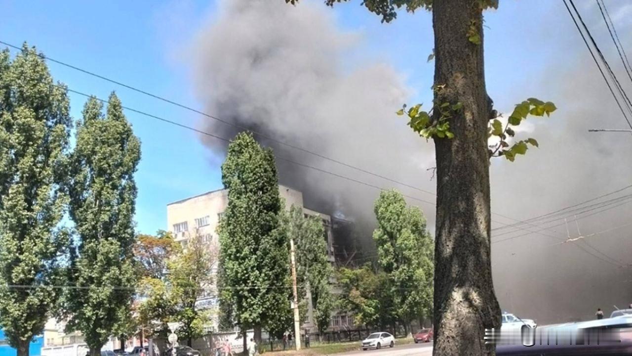 沃罗涅日一家导弹电子厂遭到导弹袭击，造成5人死亡。

沃罗涅日州州长亚历山大·古