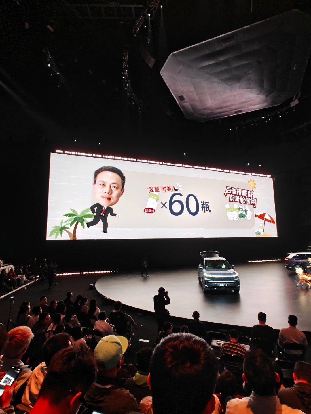 大家都陪沈博一起数数你们怎么都不数一下啊？哈哈“咱们都送椰子水 送一箱不够 送两