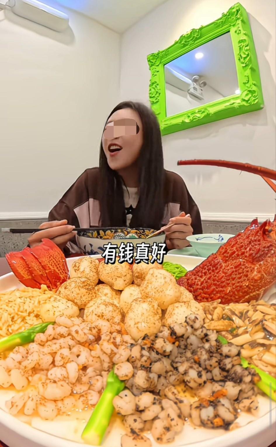 真是贫困限制了想象！上海一家小面馆一碗面卖出了3888元的天价！竟然还有大冤种去