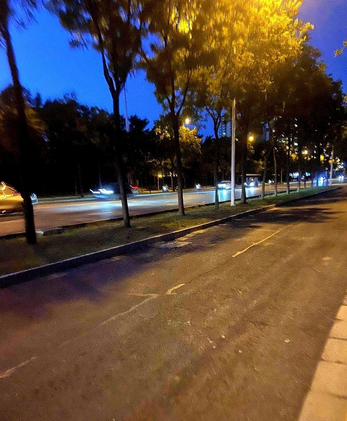 79岁那天被推到养老院门口时，老太太哭得几乎站不稳。
可围着的人里，真没人替她说