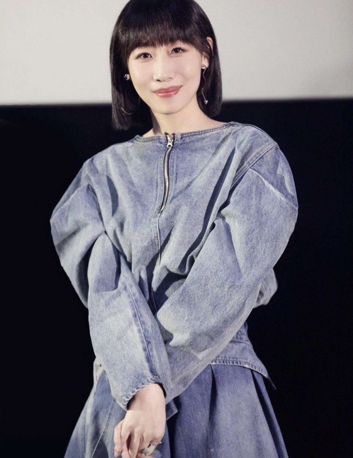 明眼人都看出来，

任素汐一个演员开演唱会能火，

不是因为她唱的特别好，也不是