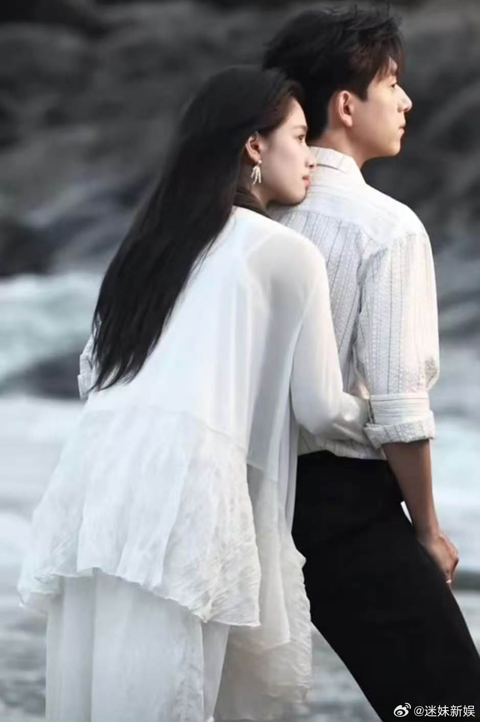 张婧仪海边背后抱李现路透张婧仪背后抱李现张婧仪海边背后抱李现路透🈶，伟大的两张