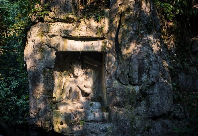 杭州灵隐寺，听暮鼓晨钟，呢喃梵音。