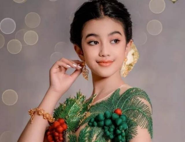 2011年，中国小伙曾亮平与柬埔寨公主德丝相恋，谁料，德丝父亲连夜赶来，“啪”的