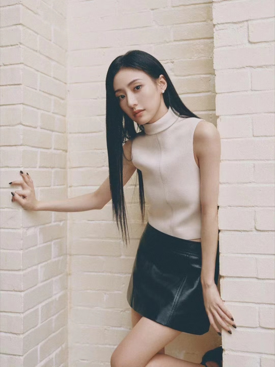 完了，看到胡连馨就想到那个，挥之不去…… ​​​