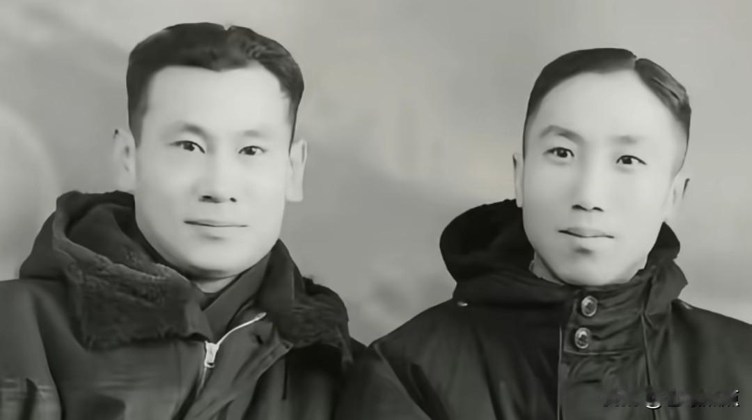 难得一睹“少剑波”年轻时（图一右）与中年时的风采。
1970年，他在现代京剧艺术