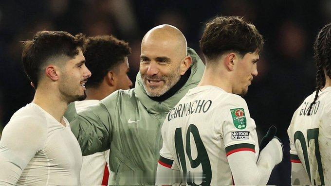 阿莫林签的是两年半的合同，阿尔特塔去年续的是三年合同到2027年，你去年执教半年