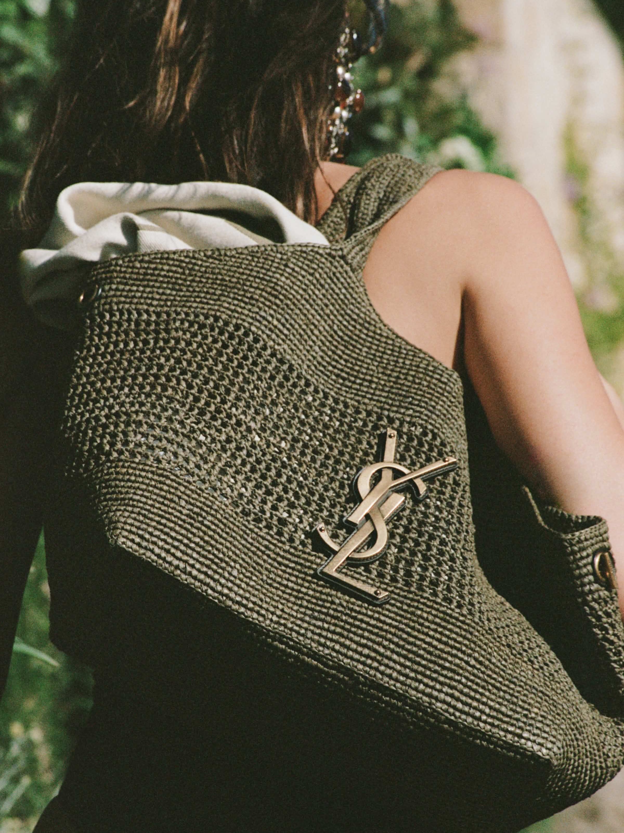 Vittoria Ceretti x Saint Laurent脱女士与圣罗兰全