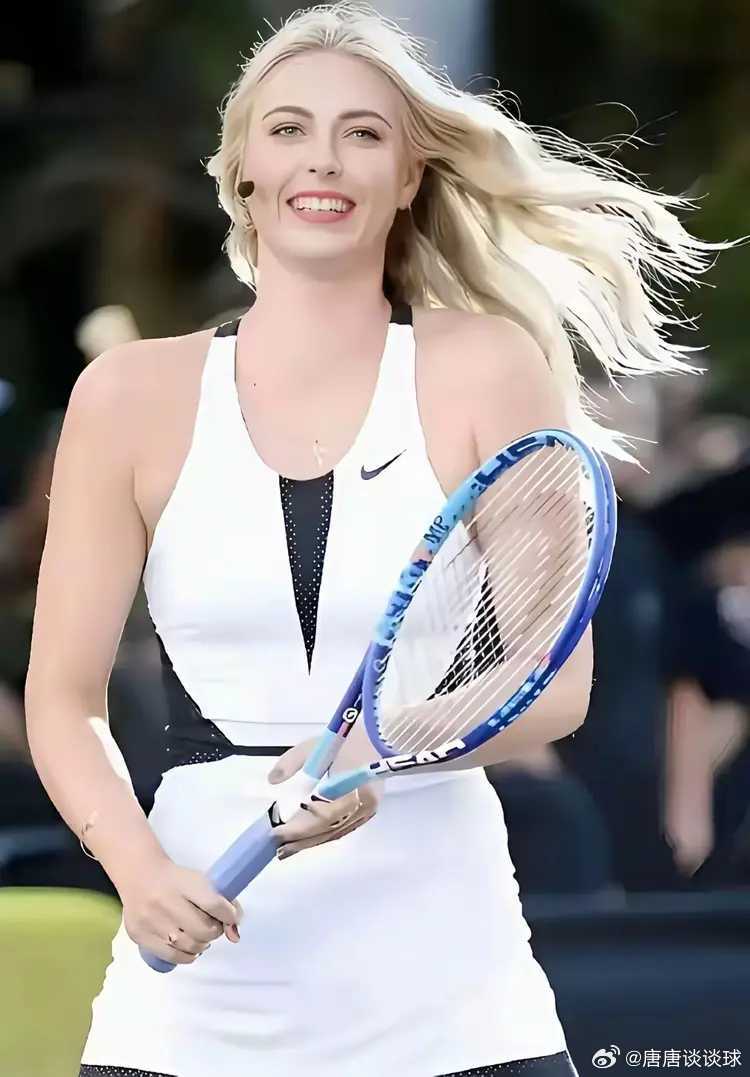 体育场上最靓丽的风景线！巅峰时期的莎拉波娃挥舞球拍时的飒爽英姿！莎拉波娃网球