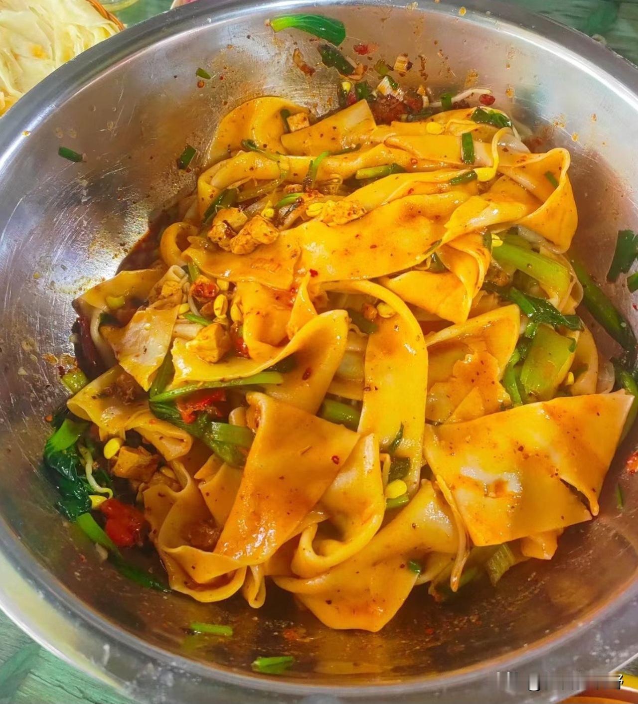凤翔农家饭真香啊！宝鸡哪里的臊子面最好吃? 您吃过东北农村的酸菜馅饺子吗 发一张