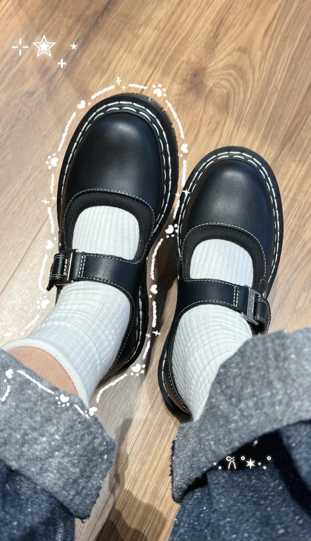 好可爱的😍的一双玛丽珍🖤
一万种howto买买买 howto穿搭 DrMar