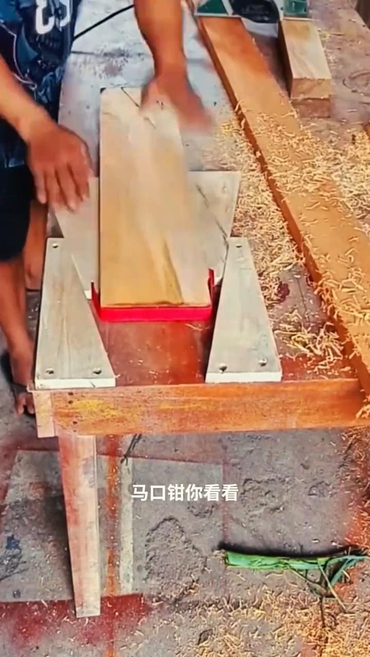知道这个手艺叫什么名的？我估计最小都得有60岁了。虽然我今年没有60岁，但是我听