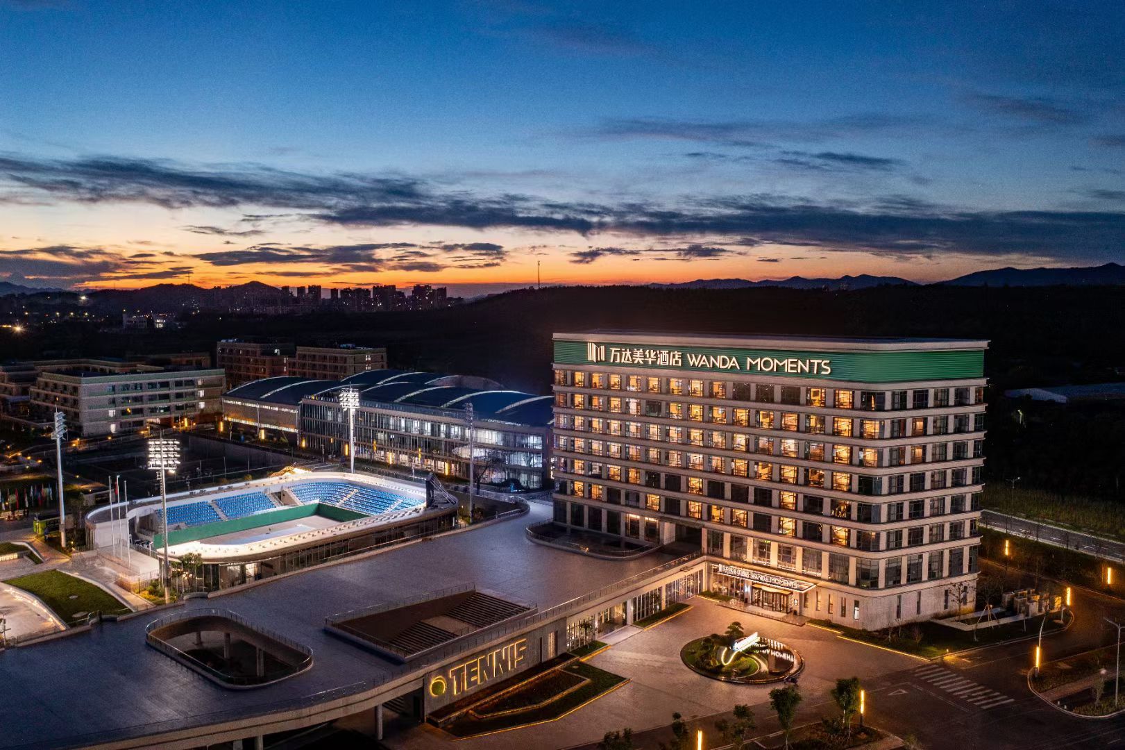 两年前，这套图纸开始了它数月兼程的打磨，直到今天，湖北省网球学校的建设雏形才渐渐