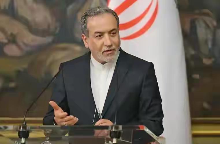 特朗普作出让步了！美国请求谈判，但伊朗可硬气了沒有回应，他知道美国表面作出让步，