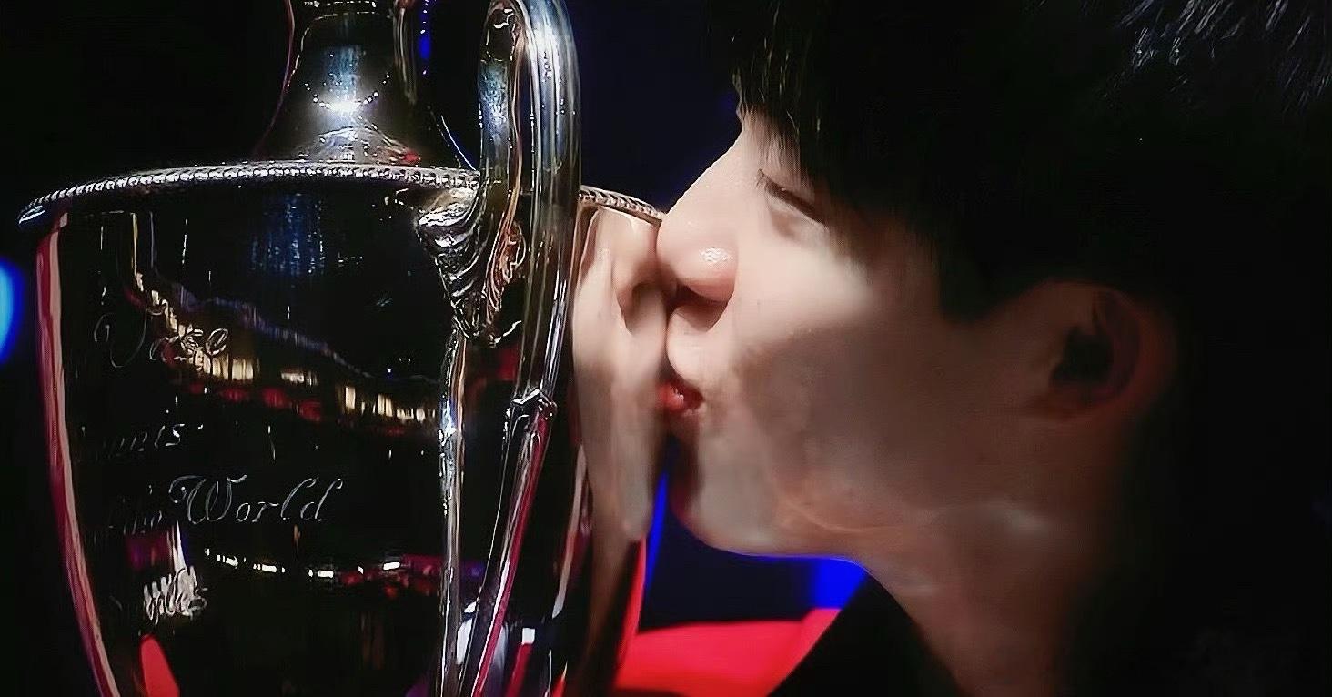 王楚钦多哈夺冠球台运回了先农坛这不是世乒赛金满贯王楚钦吗？？？值得纪念的时刻，先