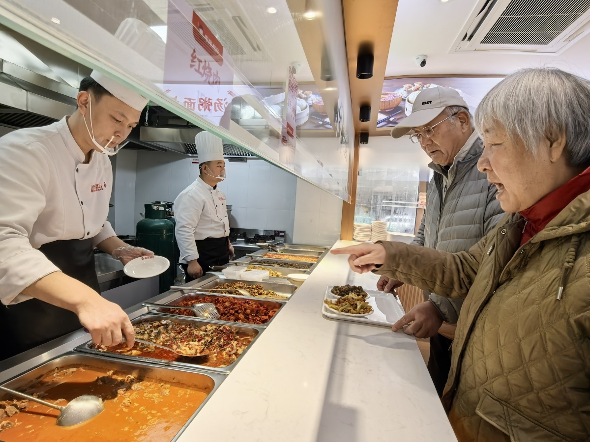 河南全力守护“夕阳红”！推行“社区+物业+养老服务”，盘活农村校舍等闲置资源，改建为养老服务设施