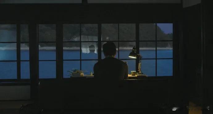 一个人成熟的标志之一
就是明白每天发生在自己身上的99%的事情
于别人而言根本毫