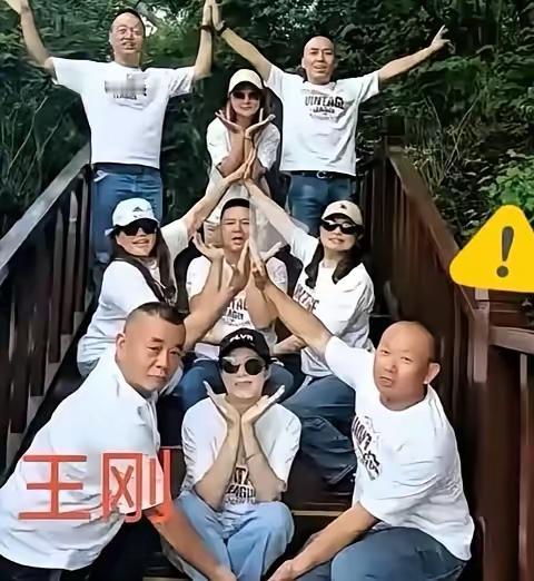 重庆老王，这两天在云南转了几十公里。只要车停下，就有人认出来。家家都是同一套话术