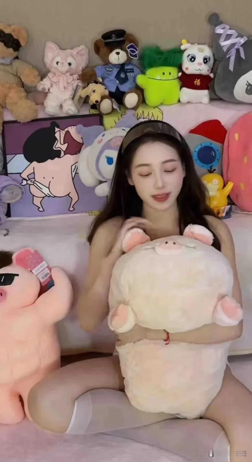 吴柳芳账号被解禁了，粉丝数迅速涨到400多万，今晚大概率能超过500万，过年前有