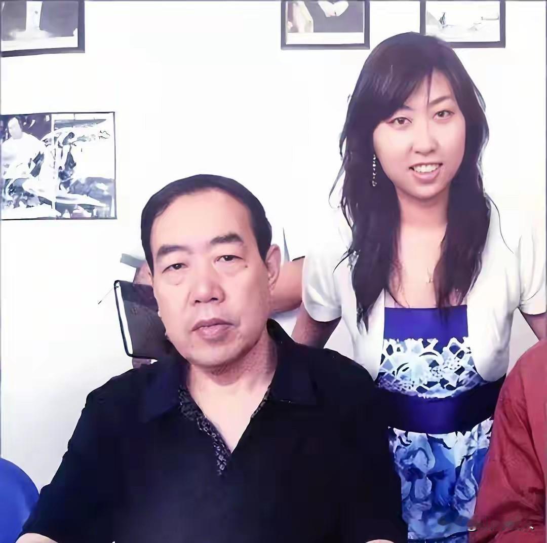 贾平凹的两个女儿，真是活成了两个极端！


文坛大家贾平凹的两个女儿，一母同胞、