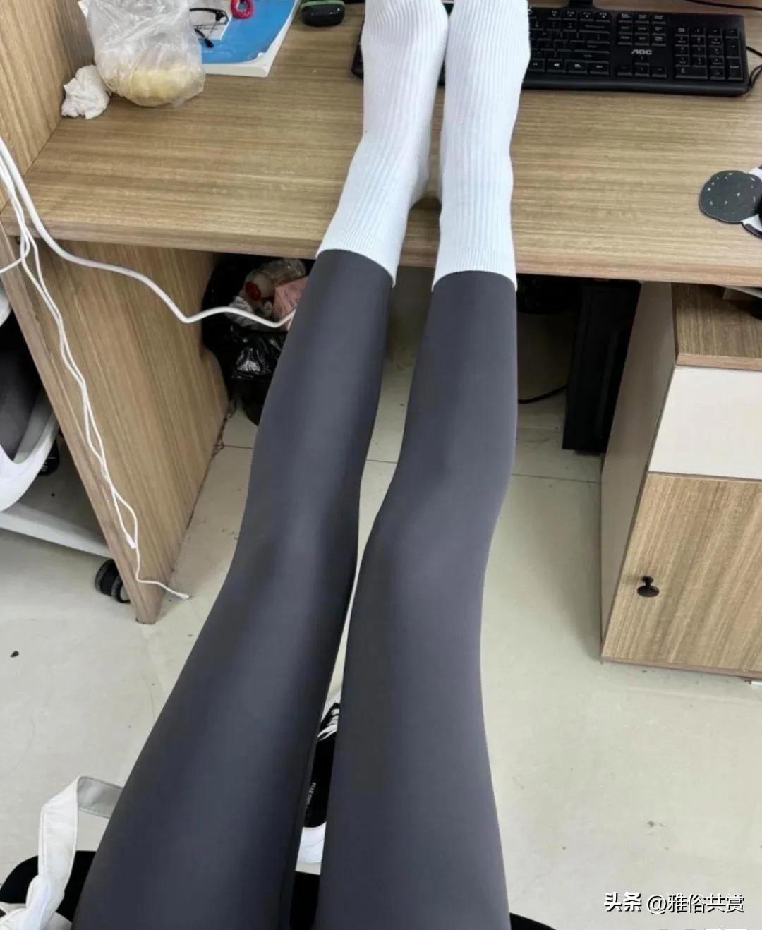 没料到今天穿着鲨鱼裤上班，居然被同事们给团团围住啦，竟然穿出了在家时的那种感觉。