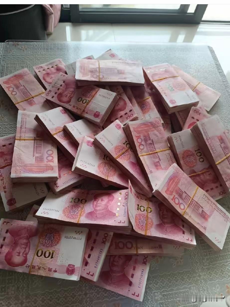 男人，必须有钱！

一个男人，可以有很多缺点，但一定不要有一个缺点，就是没有赚钱