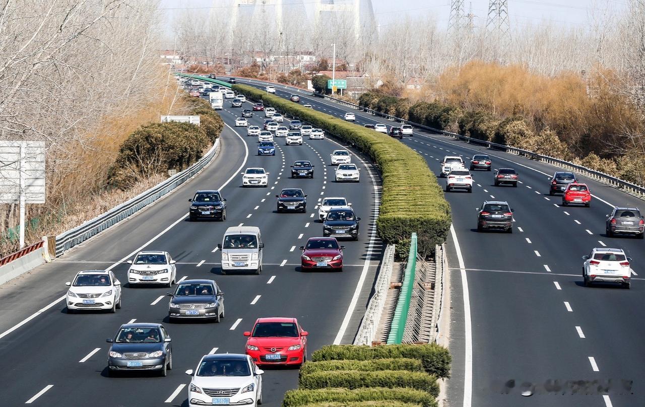 【太反常了！今年春运高速直接“空了”，往年堵到崩溃，今年一路畅通！】

真的太意