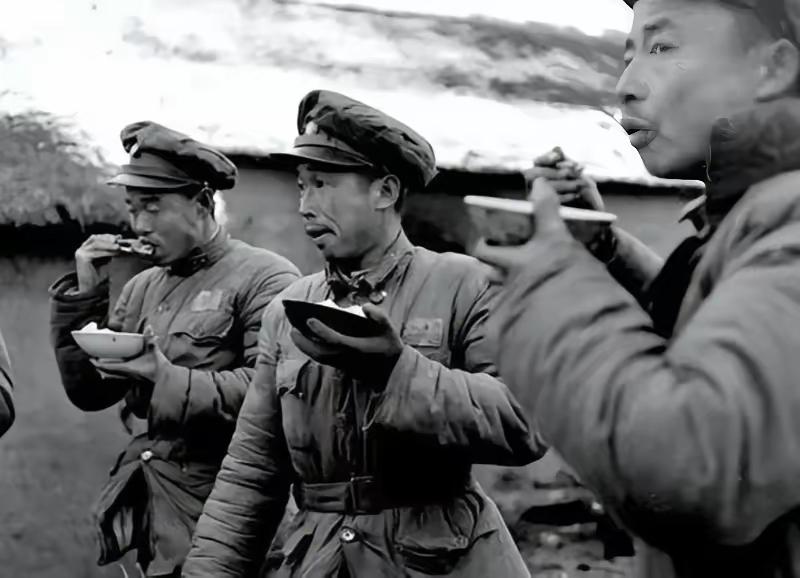 “你们还活着？”1949年1月，江苏省高邮县委的同志，看着站在在他面前13位“烈