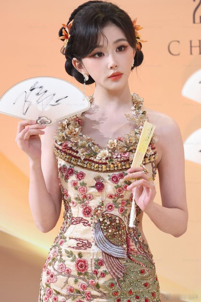 孔雪儿裸背生图绝美 