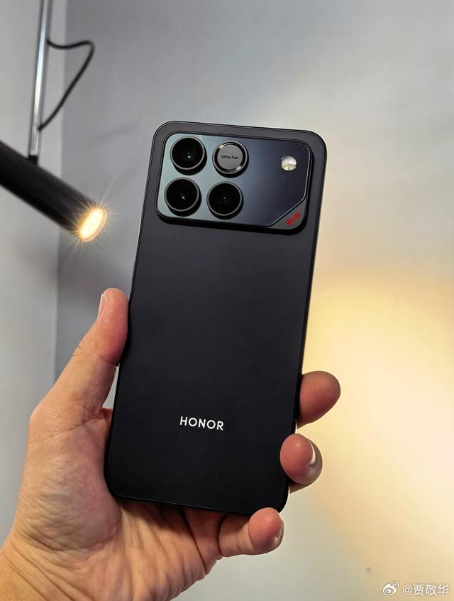 下半年散热风扇会成为很多手机的标配，比如华为Mate80 GTS，一加Ace系列