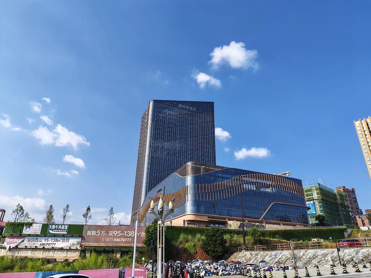 【太平新城星俪岚酒店烂尾了吗？】昆明安宁市太平新城有两个五星级酒店，一个恒大金碧