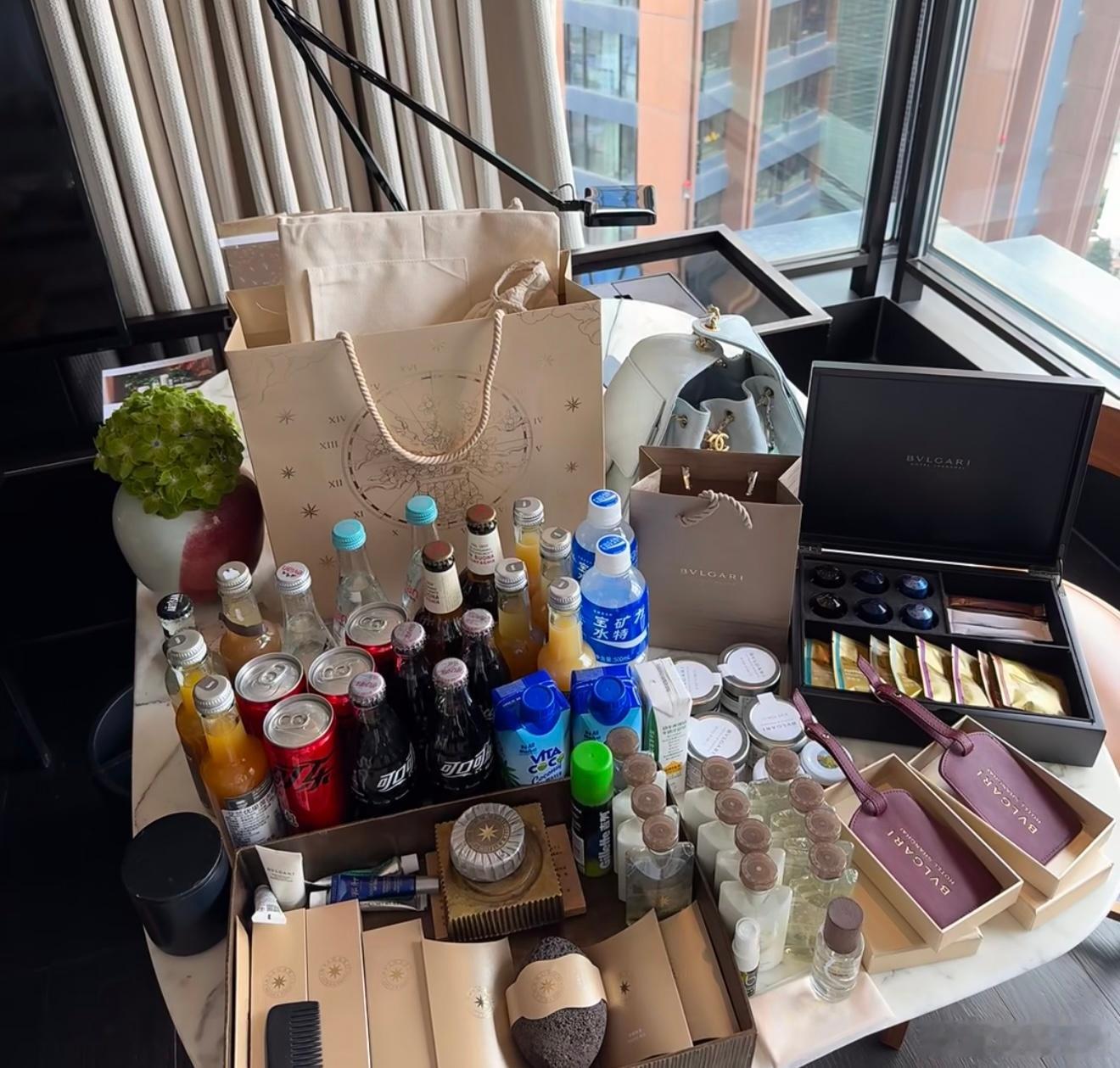 建议大家住五星级酒店带行李箱不白来  都不白来，不知道还以为是来进货的，但谁看到