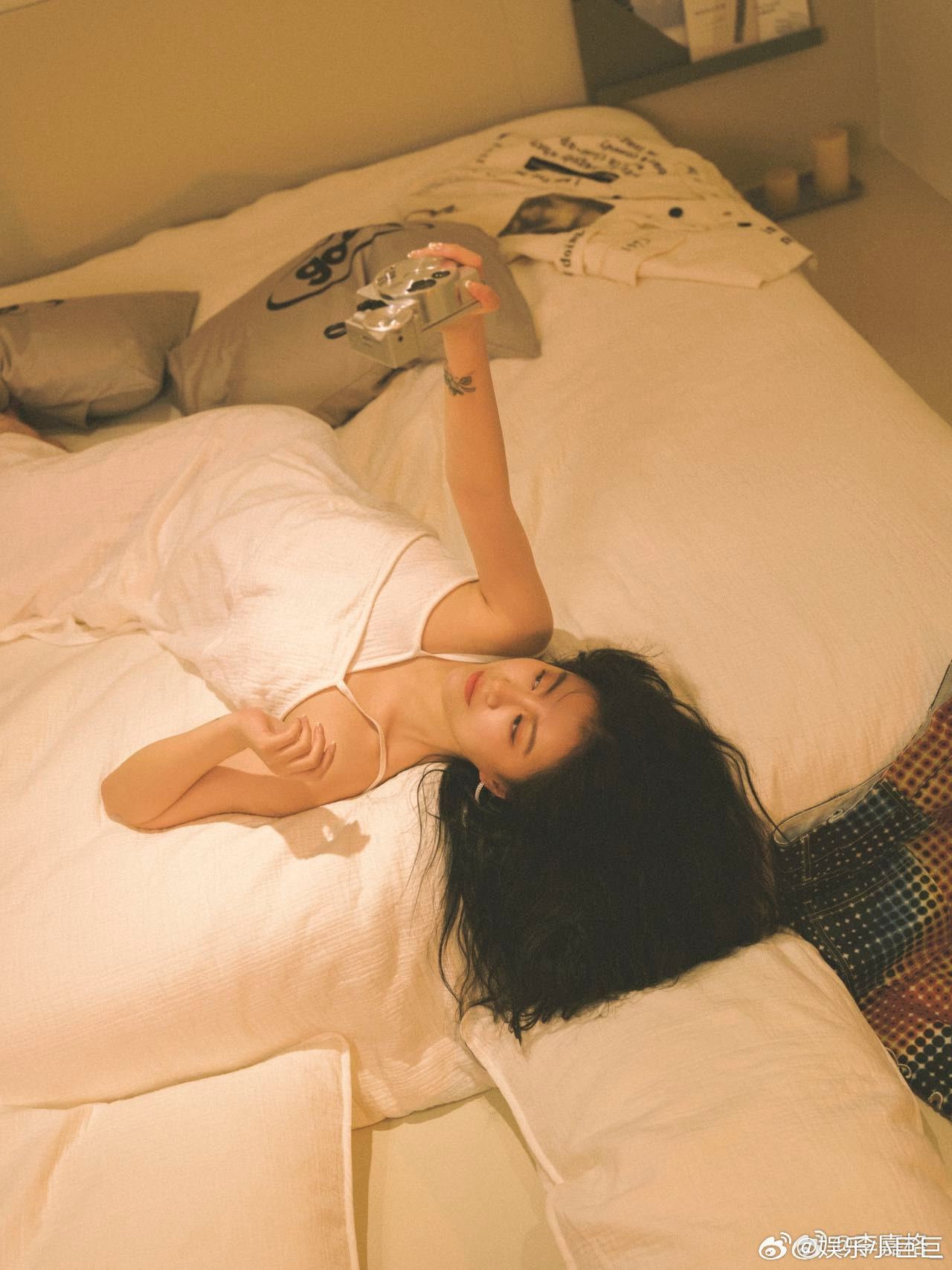 李嘉格被爆男友陪同录节目我们的爸爸真的佩服李嘉格，录节目有爱人陪伴，私下甜蜜出游