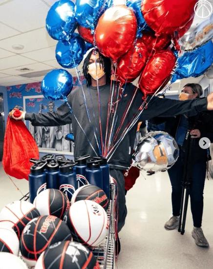 奇才队暖心行动：陪儿科病患过节日，篮球之外满是爱！

奇才队官方近期通过 Ins