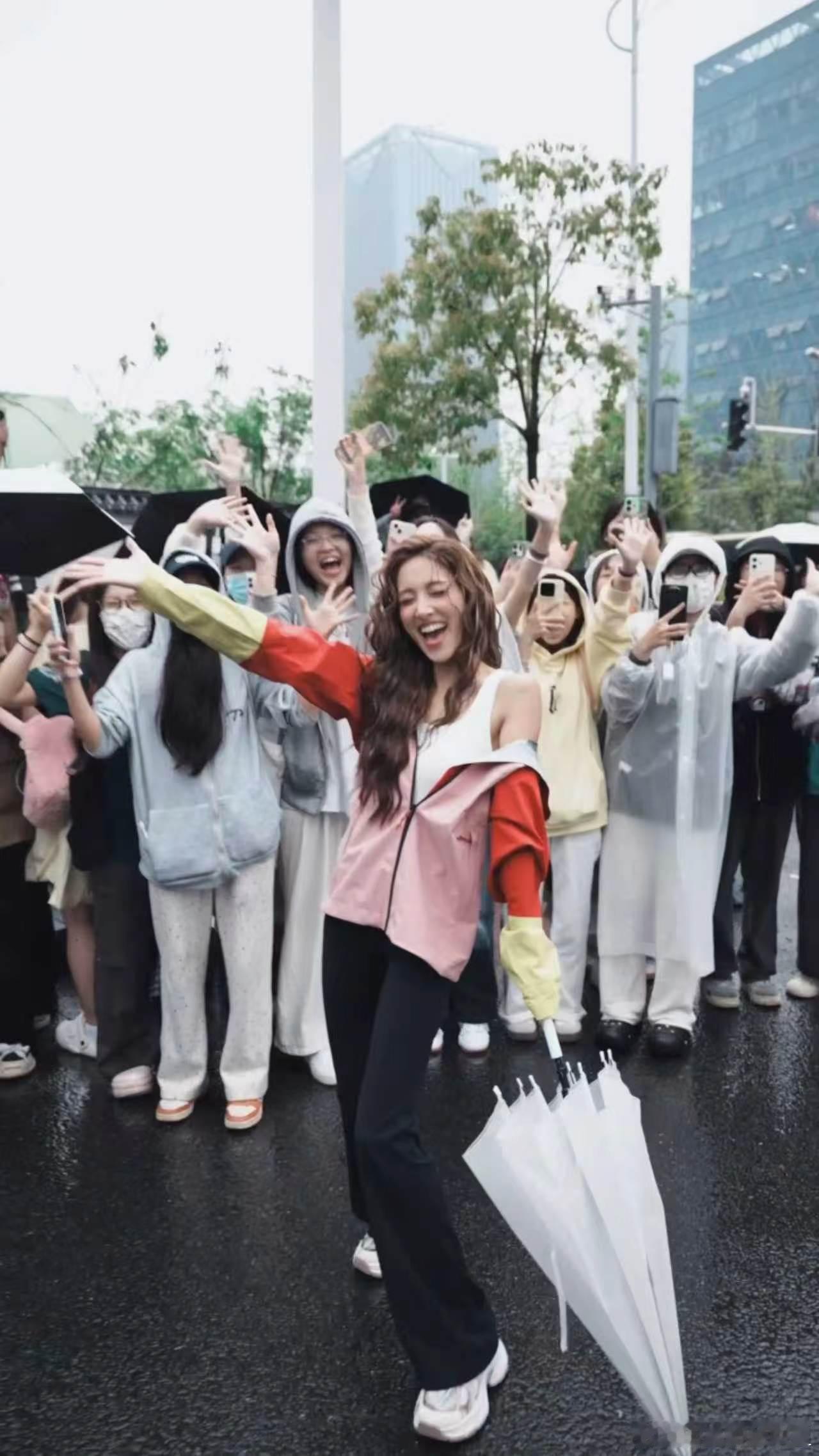 沉浸式跟随陈凯琳练习 看完陈凯琳浪姐一公vlog更爱了！舞台上的闪闪发光，离不开