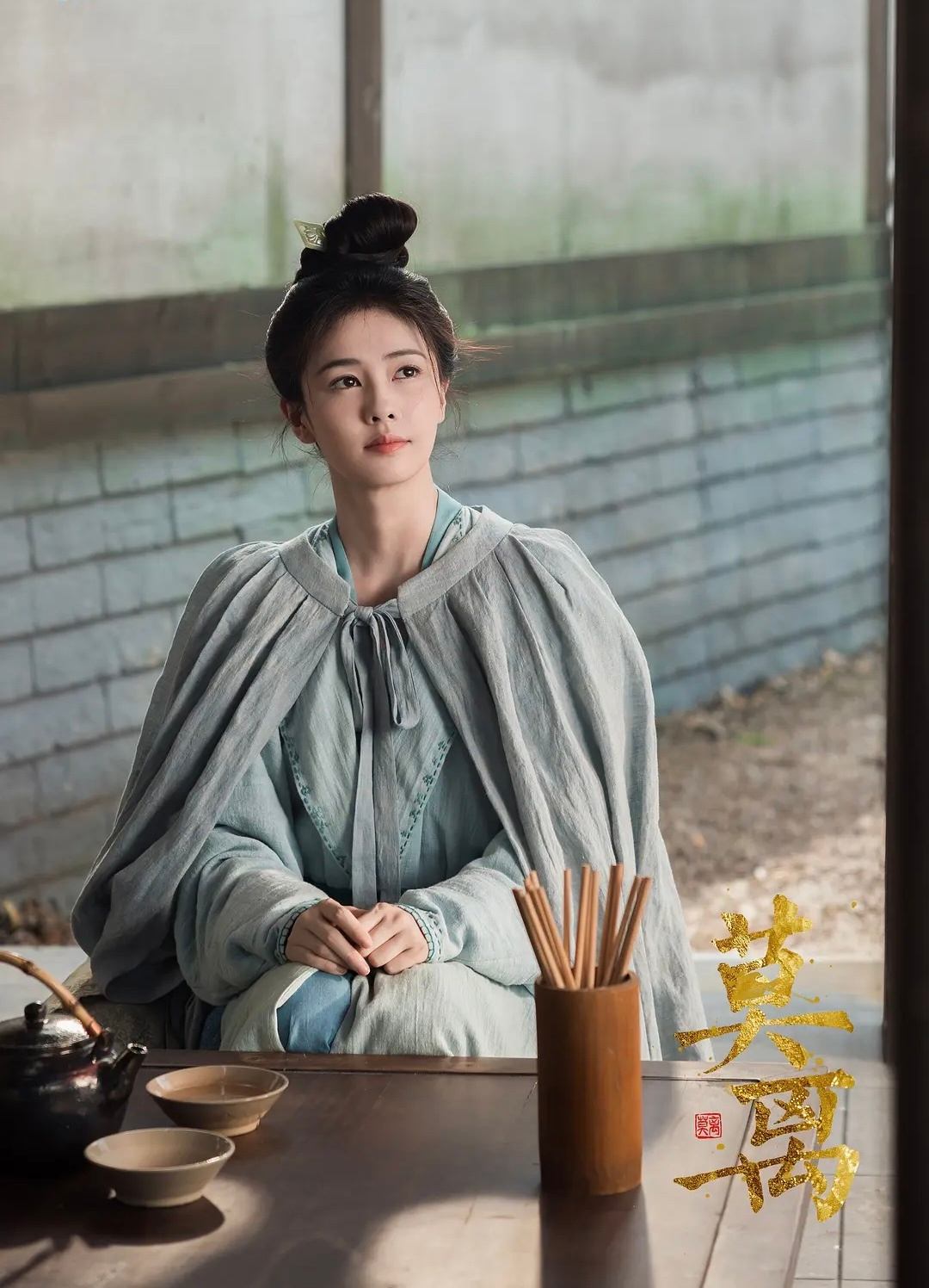 白鹿怎么一脸苦相？这妆造也像丫鬟一样