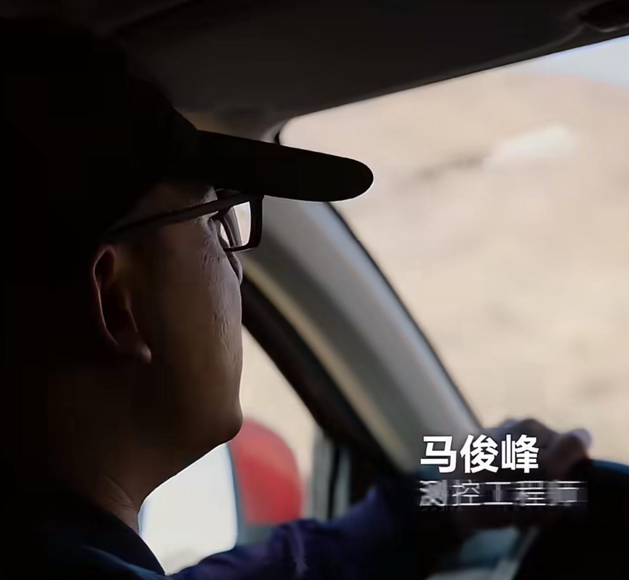 在45度的戈壁追星是什么体验四十多度戈壁坚守十几个小时，熬过烈日与深夜严寒，漫长