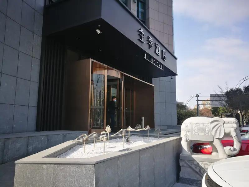 【大连：全李酒店 全季酒店】

         说白了就是李逵遇见了李鬼！现在
