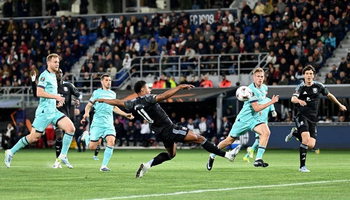 谁还能阻止“欧联专家”埃梅里？
埃梅里带领维拉客场3-1战胜博洛尼亚，一只脚已经