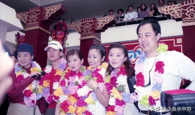 琼瑶原著的《还珠格格》于1998年播出后，立刻轰动两岸三地，不仅下档后一再重播，