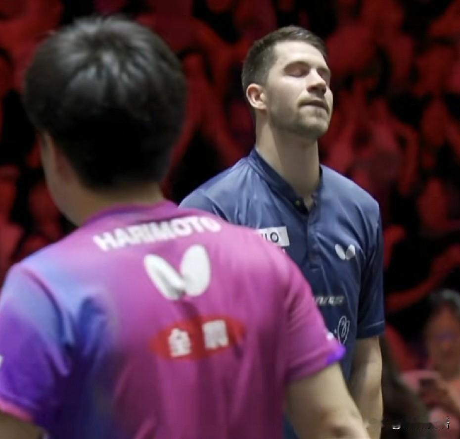 弗朗西斯卡终于赢了张本智和，在之前的9次交手中，张本智和全胜，今天是他们两个的第