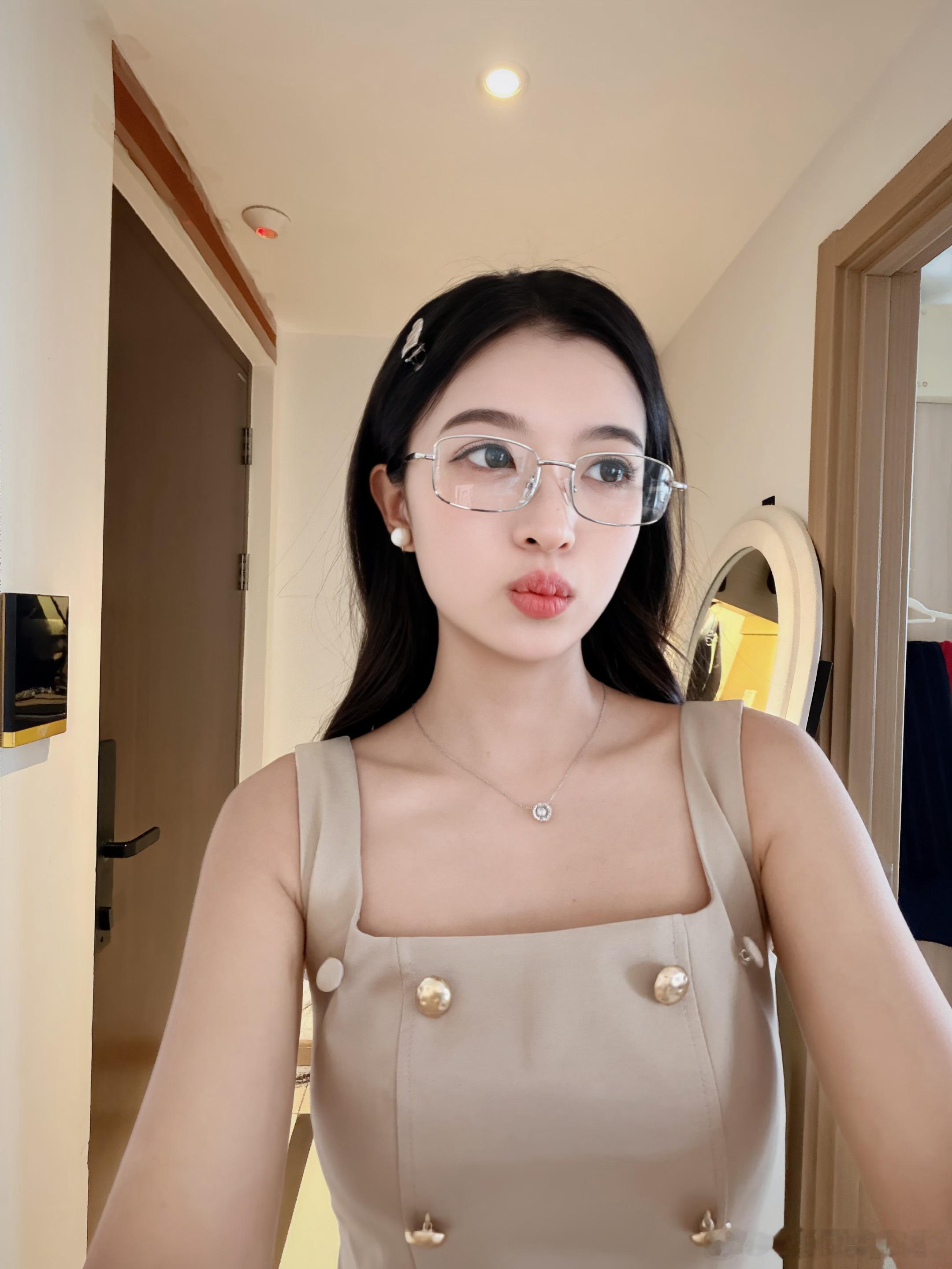这眼镜适合我吗？[思考] ​​​