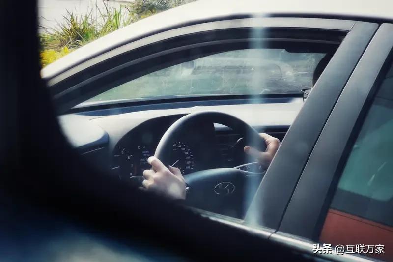 为啥中年男人不管去哪都开车？是爱显摆吗？其实背后藏着大秘密。中年男人作为家里顶梁