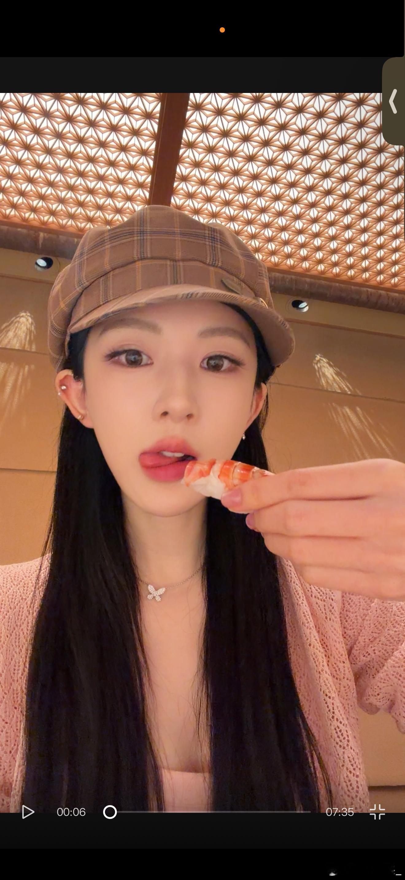 剪视频发现时隔半年真的瘦了好多哈哈哈哈哈还是瘦点好显得五官都清晰了 ​​​