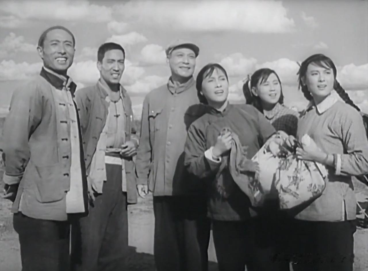 六十年代初，有一批上海电影停映、批判性放映，不少电影都是大家非常熟悉的：《早春二