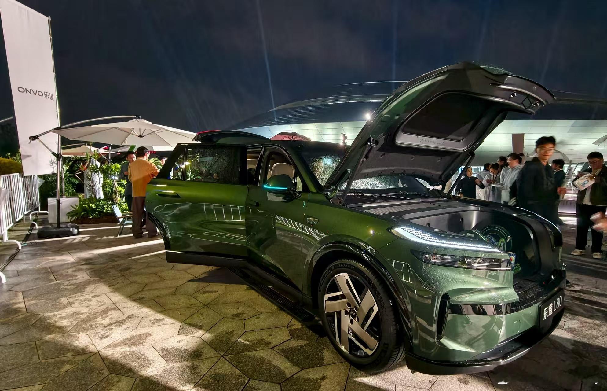 中国大五座SUV空间奇迹你发现没？现在大五座SUV都在卷后排大、座椅软、屏幕多，