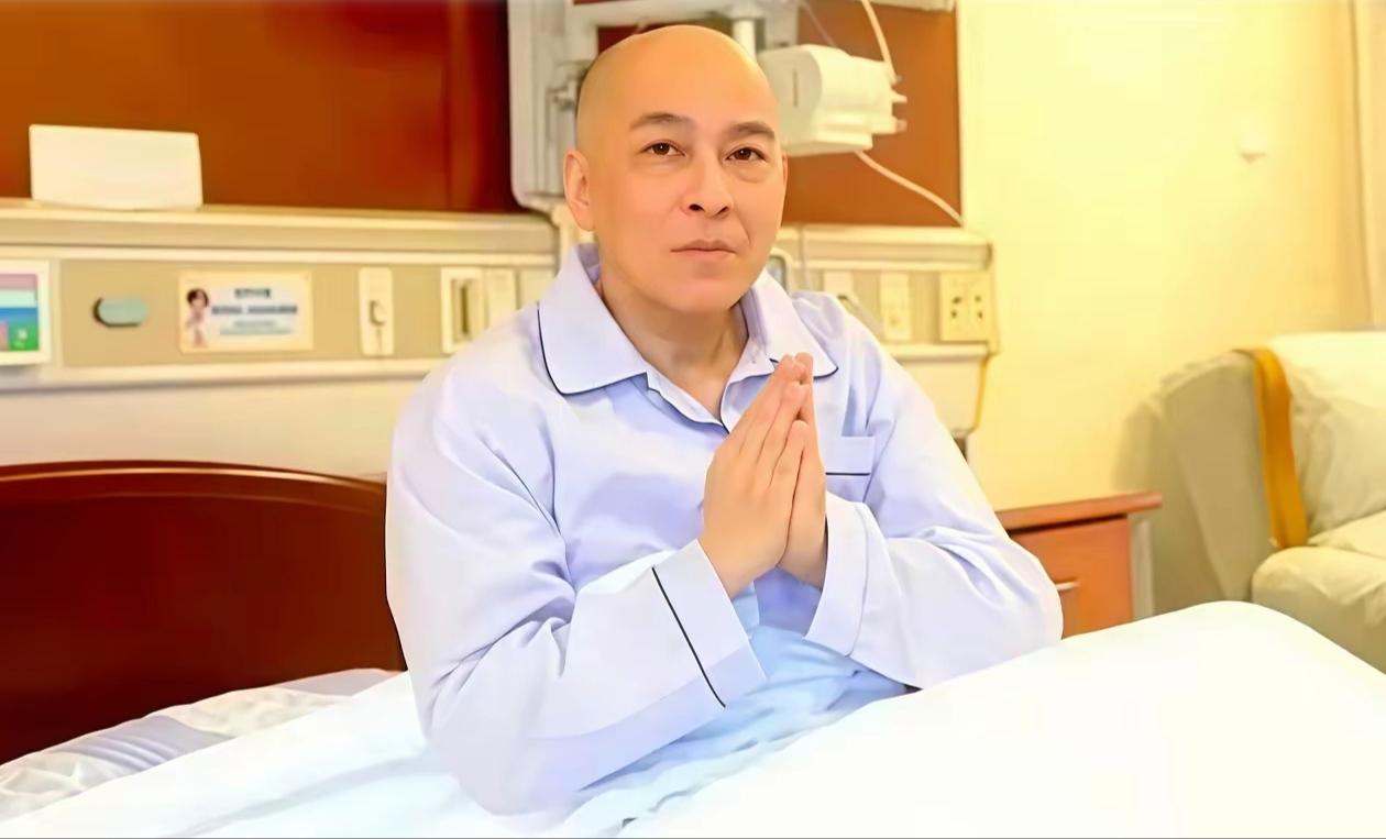 美颜不美颜真的不一样，能相差20岁。这是同一个人，柬埔寨的西哈莫尼国王。
这是网