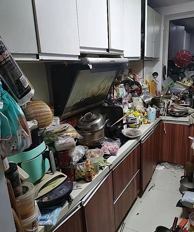 老人为什么什么都喜欢留着，坏了也不扔，看着窒息。