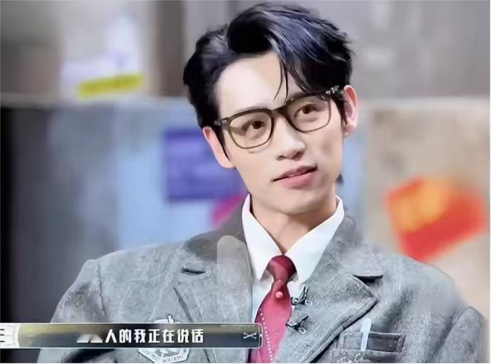 魏晨：“这个世界上有两种人最让人着迷，

一种是我这样的，

另一种是像我这样的