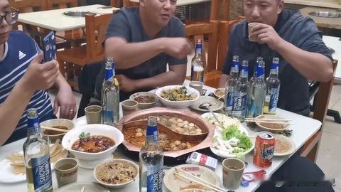 不是谁死谁有理！云南宣威，男子和朋友聚会，期间喝了酒，酒局结束后，大家散伙，男子